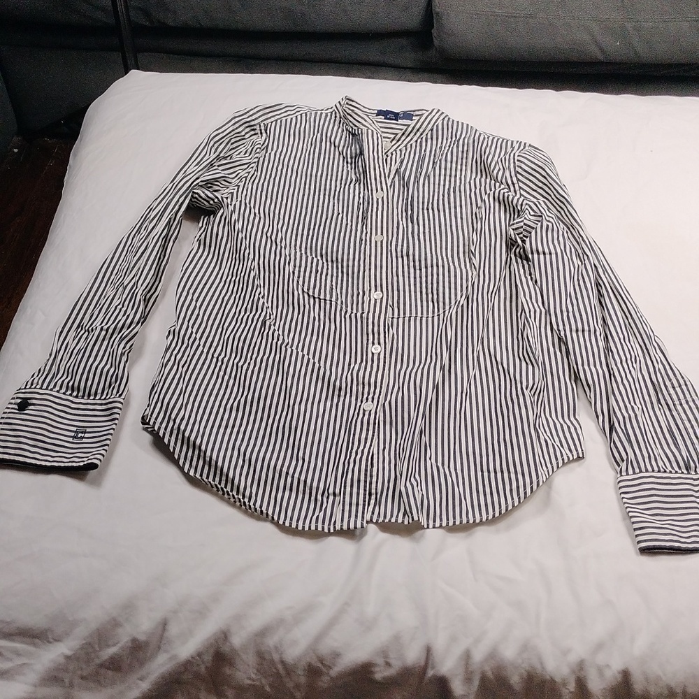 Chaps women's long sleeved button down blouse